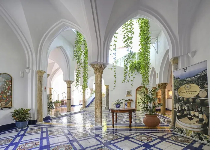 Hotel con tennis: Palazzo Confalone